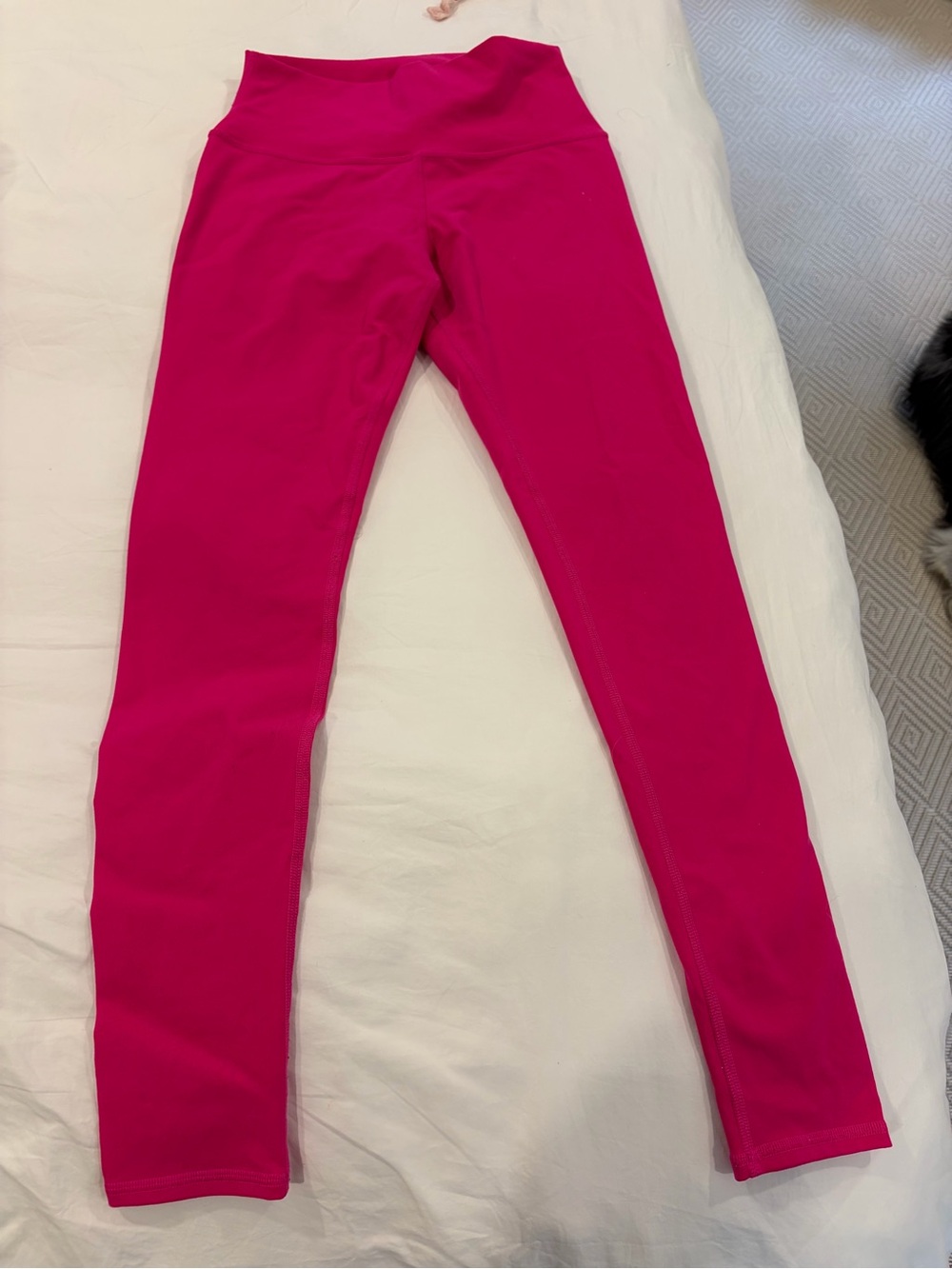 ALO Yoga women’s Bright Fuchsia Performance Leggings